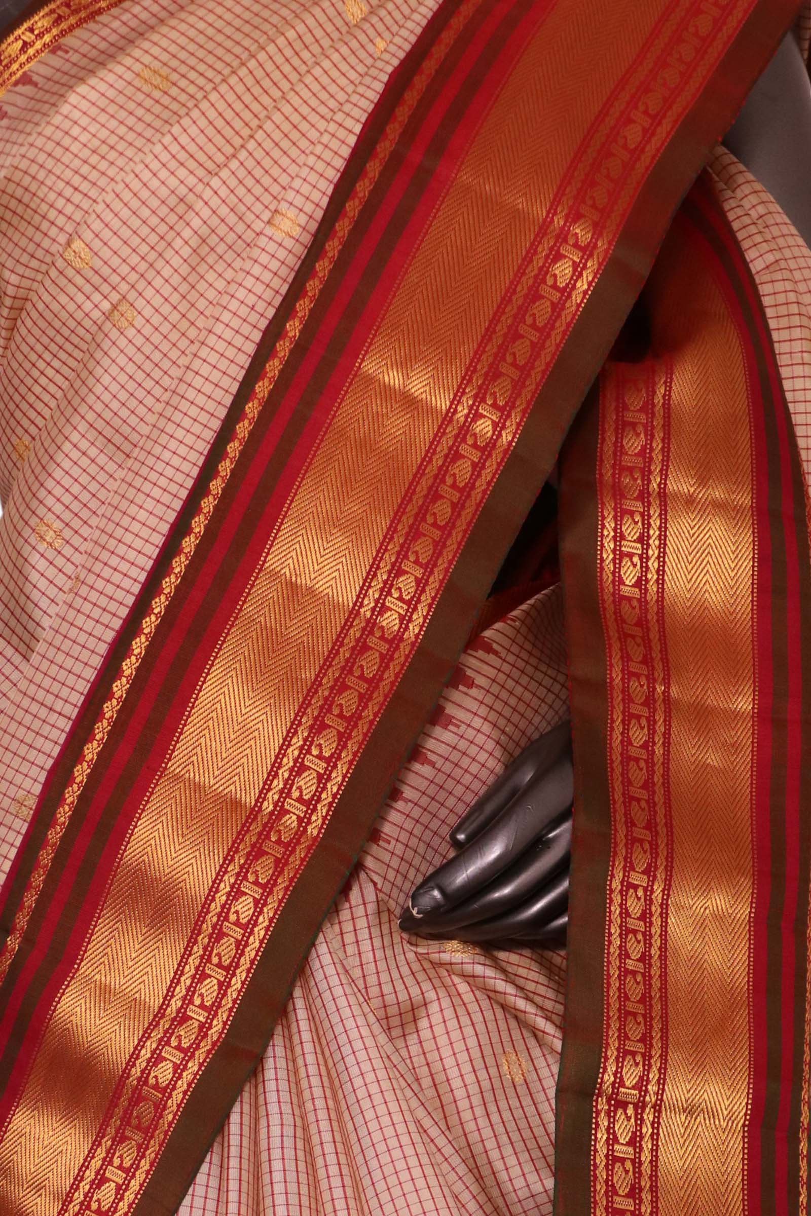 Exclusive Pure Gadwal Silk Saree AL212576